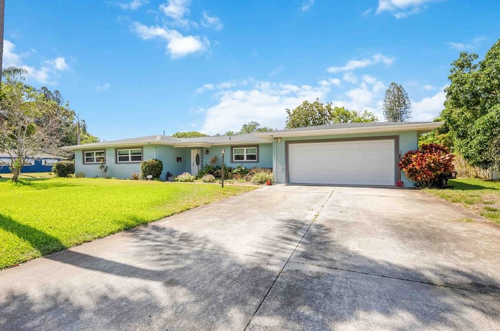3905 16th Ave, Bradenton, FL 34205-1542