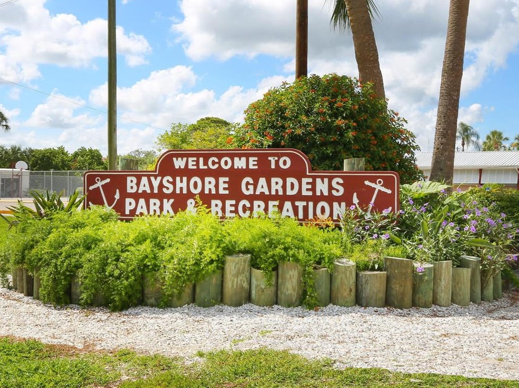 3320 Bayshore Gardens Pkwy, Bradenton, FL 34207-4342