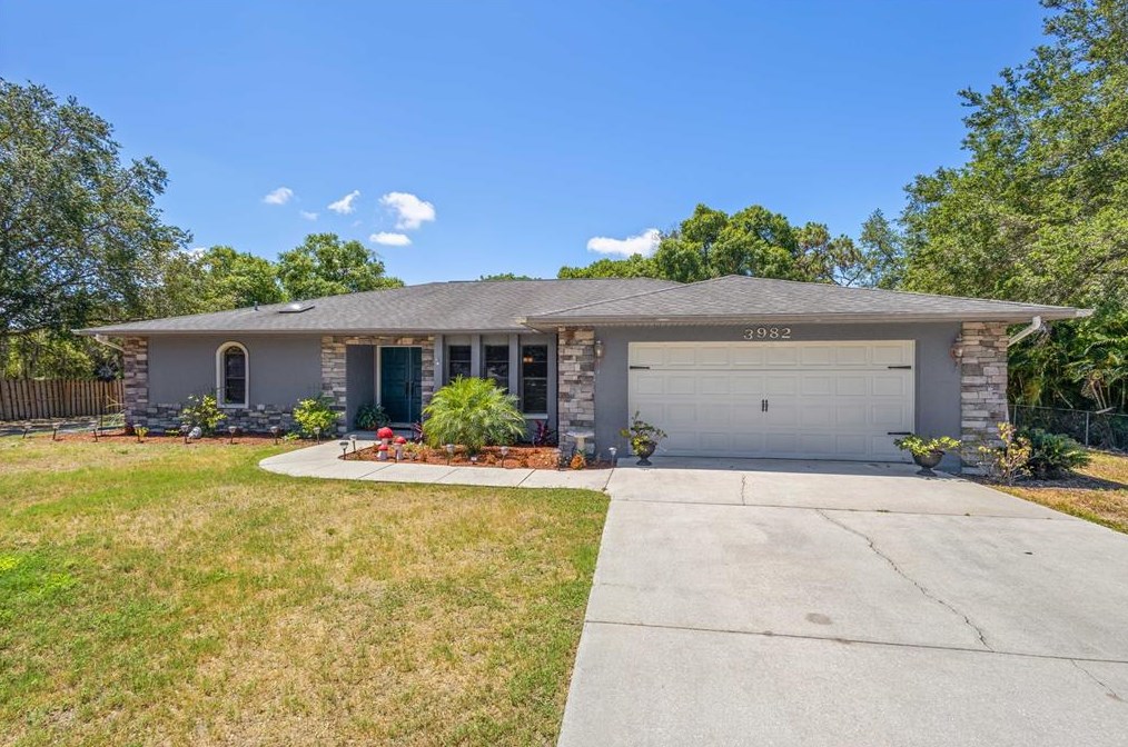 3982 47th St, Sarasota, FL 34235-4304