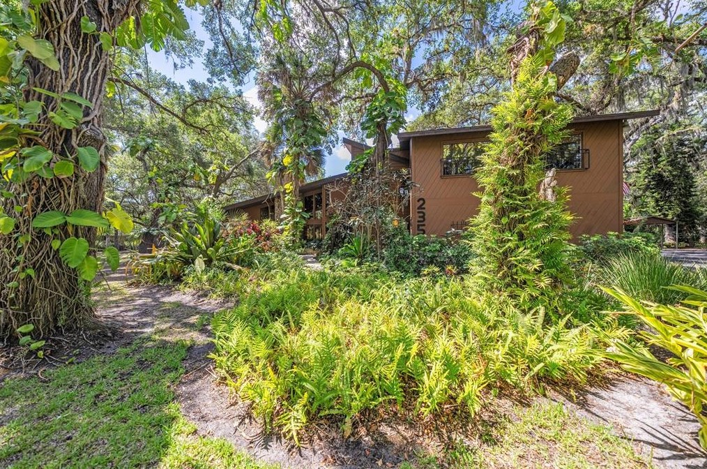 2350 Shadow Oaks Rd, Sarasota, FL 34240