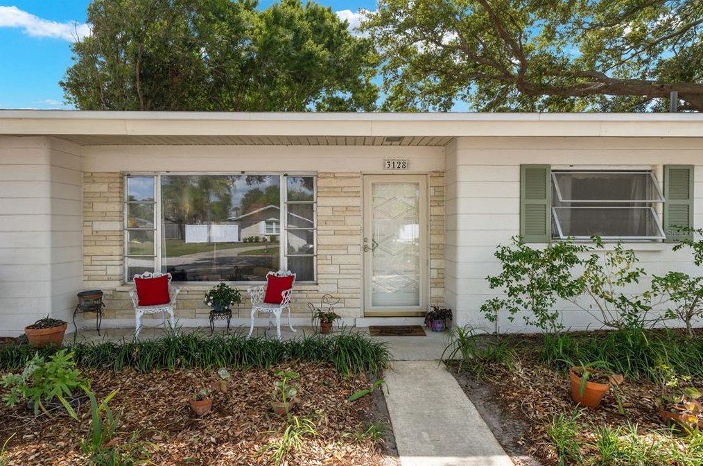 3128 Meyer Dr, Sarasota, FL 34239-6636