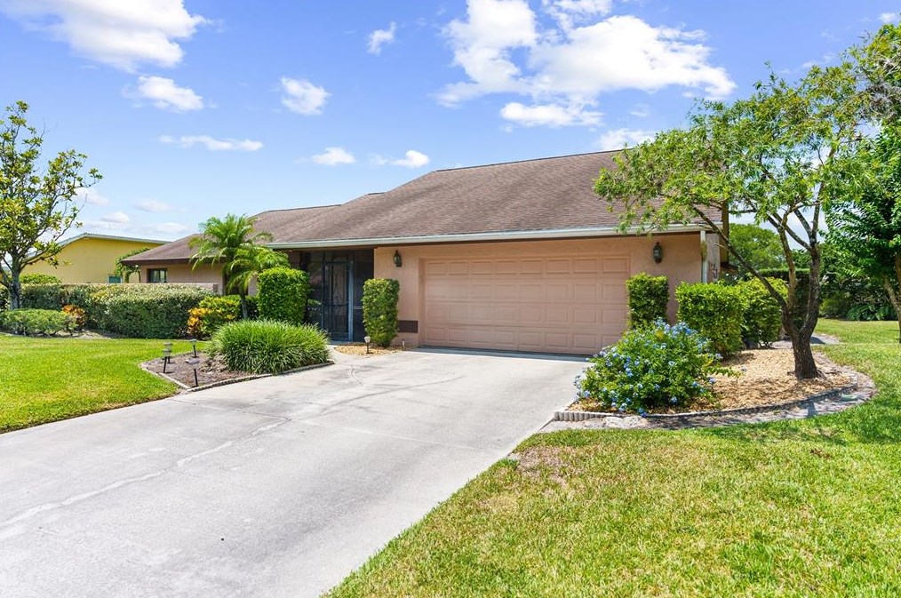 8315 Turnberry Cir, Sarasota, FL 34241-9643