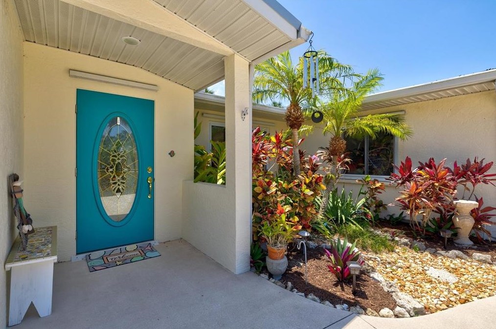 507 71st St, Bradenton Beach, FL 34217-1104