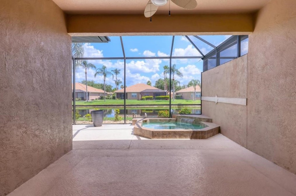 8311 Eagle Is Pl, Bradenton FL  34212-9323 exterior