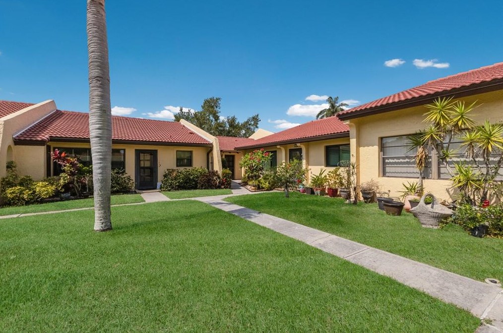 1412 56th St, Bradenton, FL 34209-4720