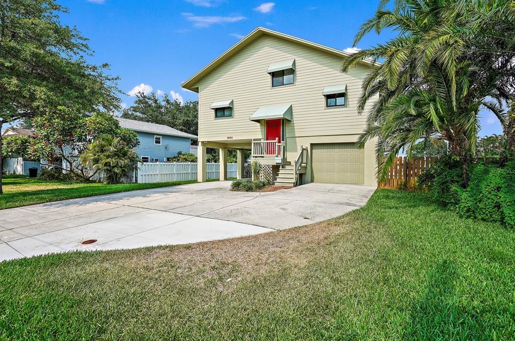 3924 Beach Dr, Saint Petersburg, FL 33705-4110
