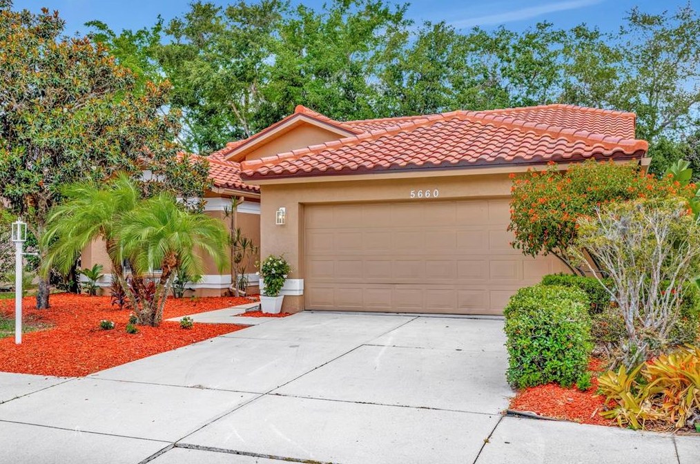 5660 Beaurivage Ave, Sarasota, FL 34243-2686