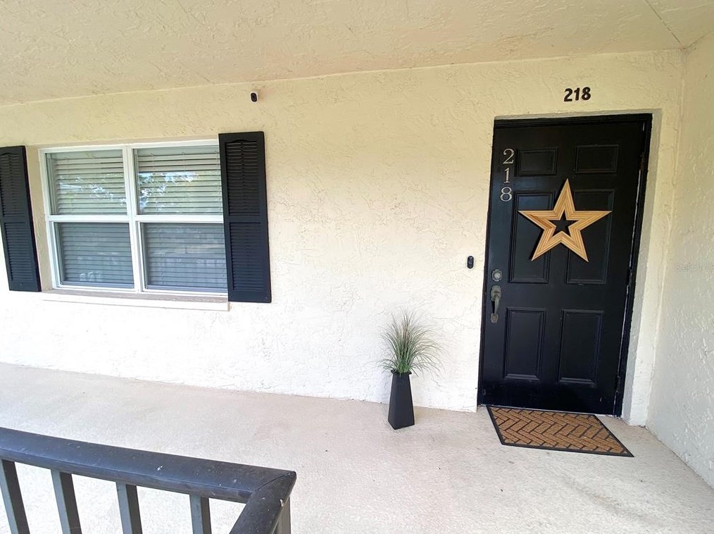 7041 Country Club Dr, Sarasota, FL 34243-3514