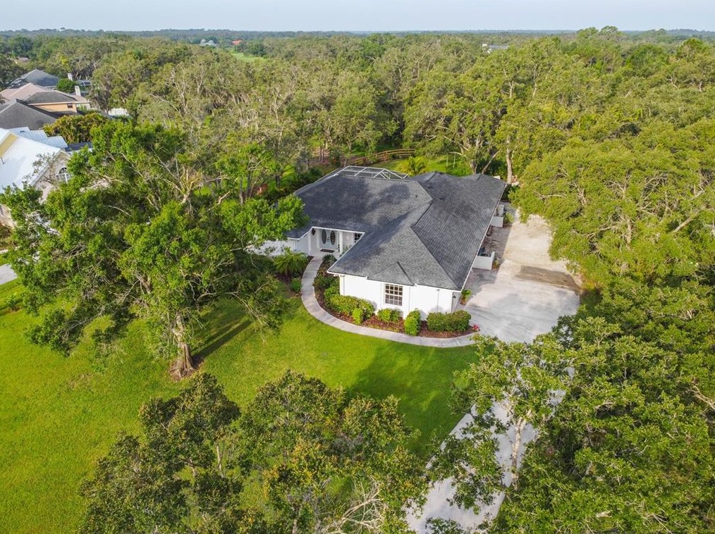 1576 Kingsdown Dr, Sarasota, FL 34240-8695