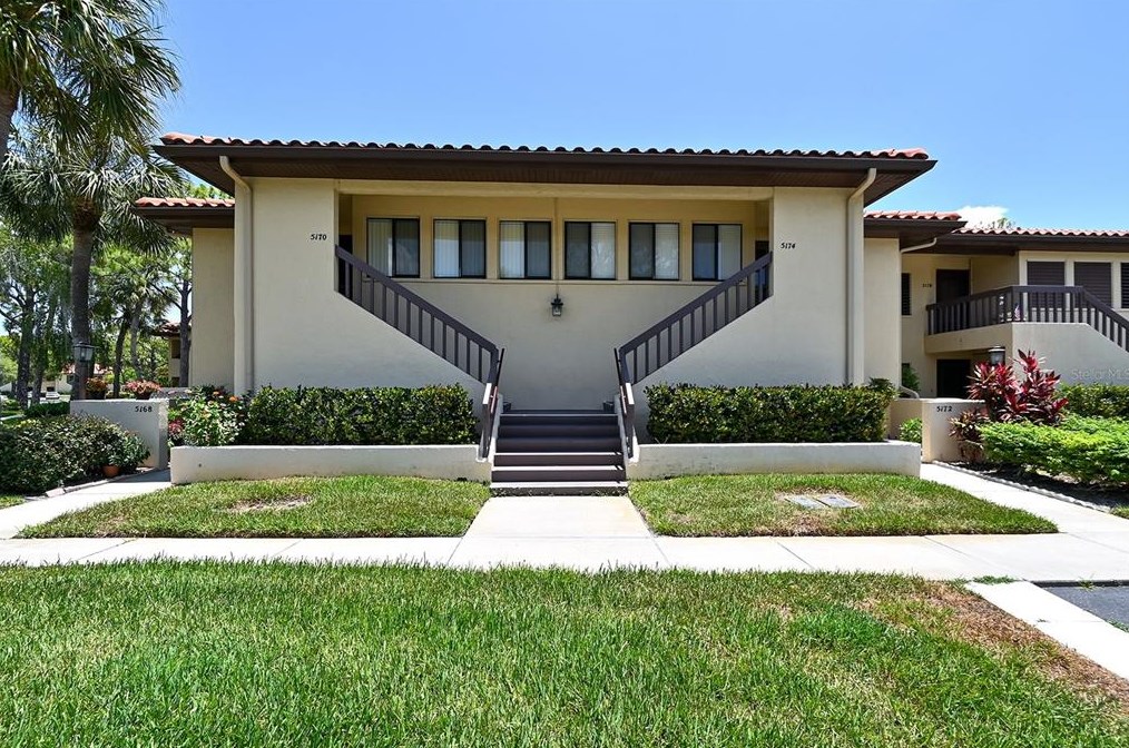5174 Lake Village Dr, Sarasota, FL 34235-2016