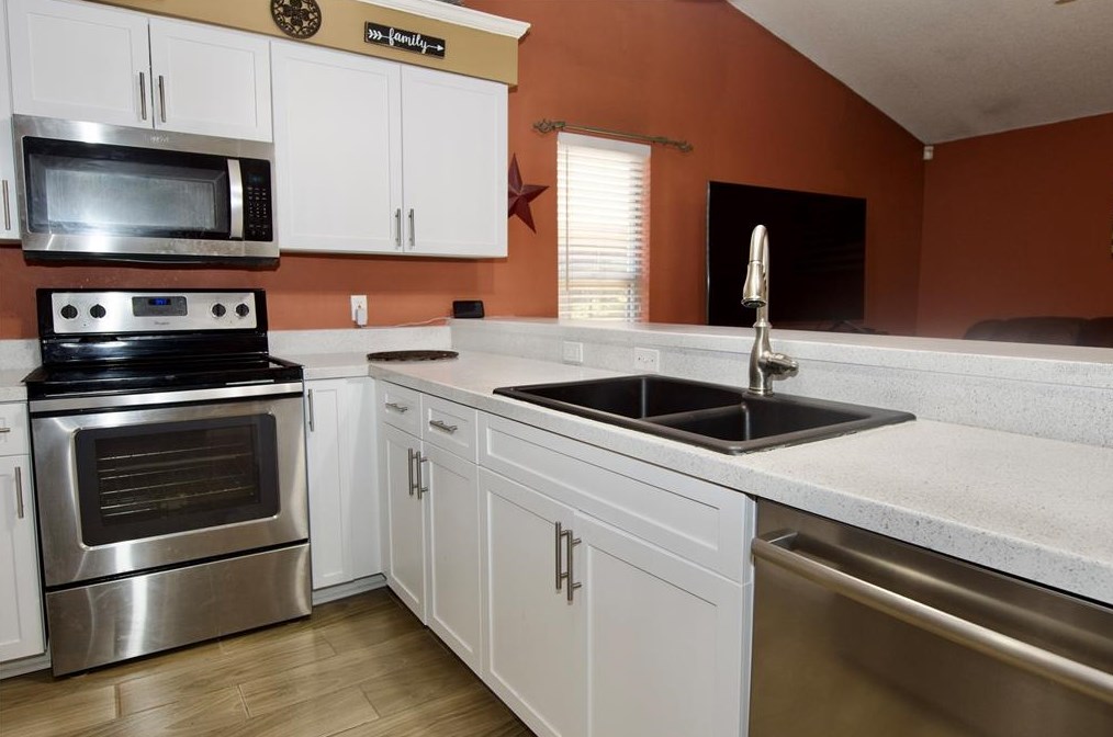 4930 72 St, Bradenton FL  34203-7946 exterior