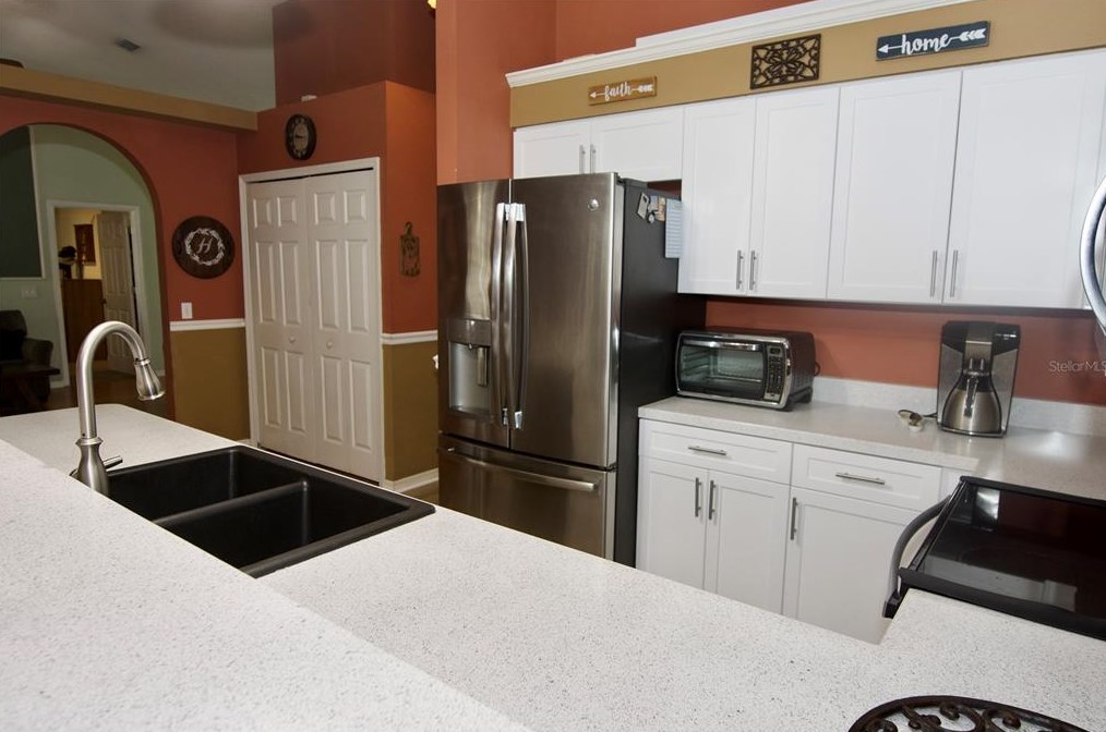 4930 72 St, Bradenton FL  34203-7946 exterior