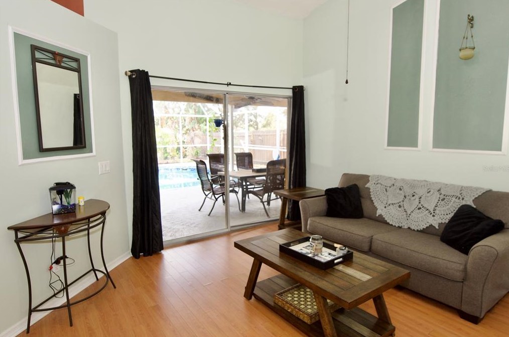 4930 72 St, Bradenton FL  34203-7946 exterior