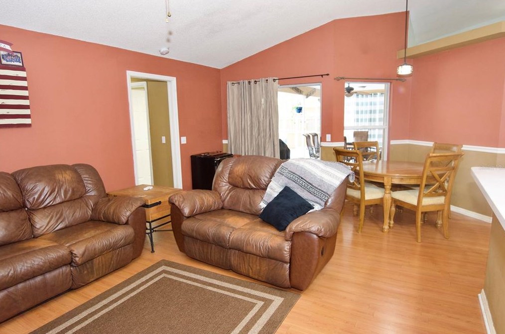 4930 72 St, Bradenton FL  34203-7946 exterior