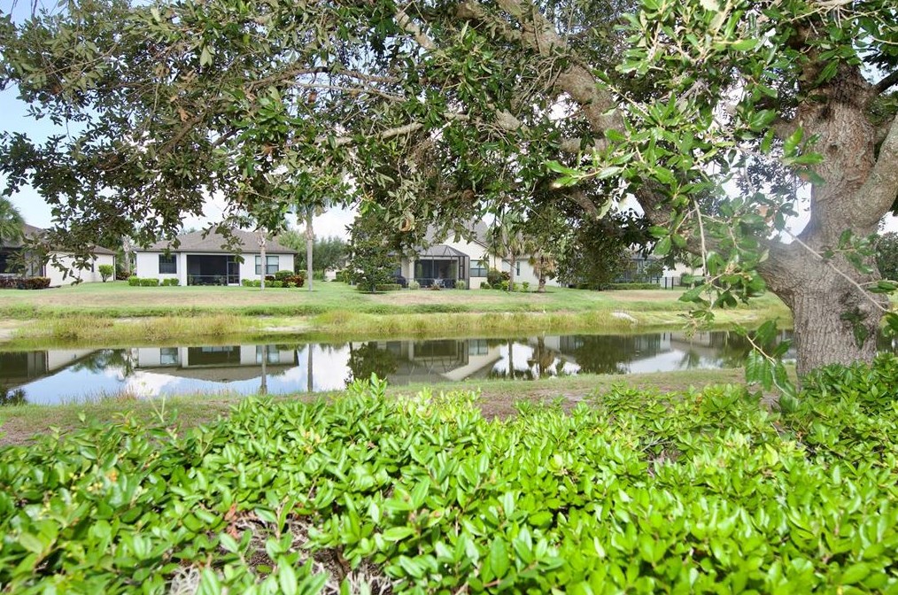 4930 72 St, Bradenton FL  34203-7946 exterior