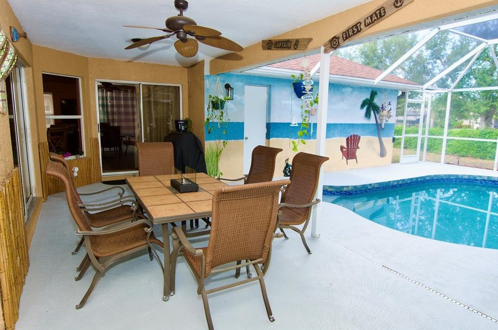 4930 72 St, Bradenton FL  34203-7946 exterior