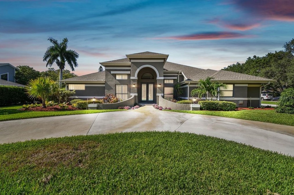 6915 Riverview Blvd, Bradenton, FL 34209-1248