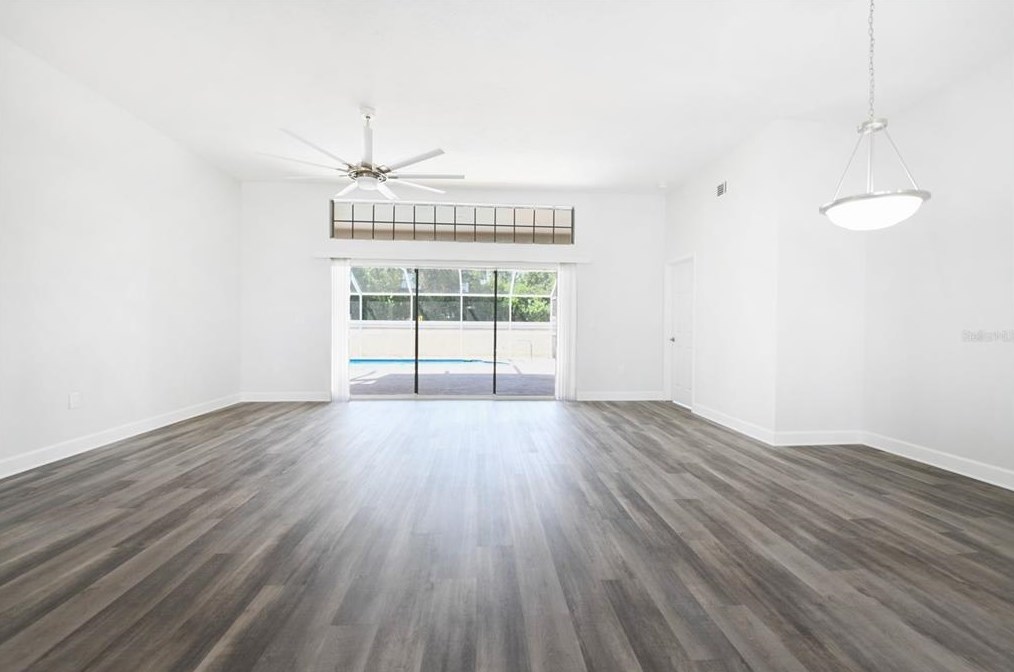 6121 55th Avenue Cir, Bradenton FL  34203-9755 exterior