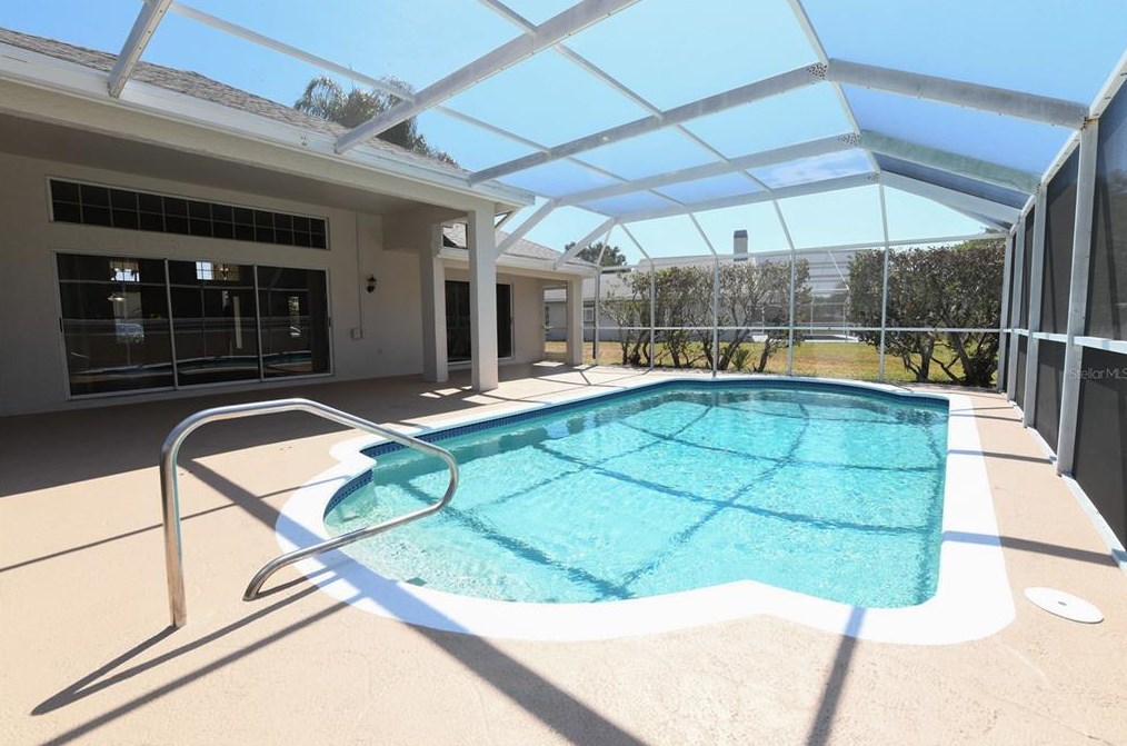 6121 55th Avenue Cir, Bradenton FL  34203-9755 exterior