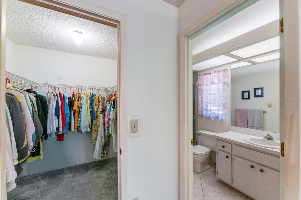 2475 Feiffer Cir, Sarasota FL  34235-6809 exterior