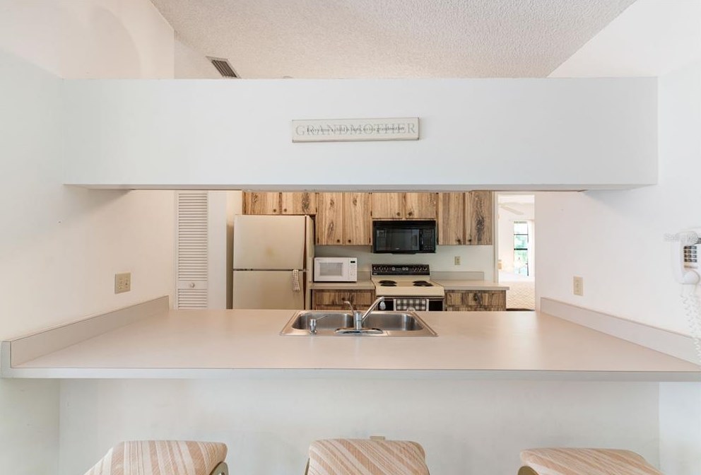 2475 Feiffer Cir, Sarasota FL  34235-6809 exterior