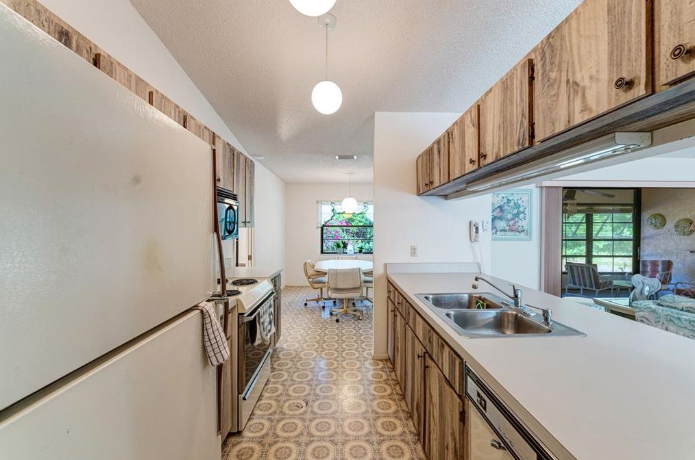 2475 Feiffer Cir, Sarasota FL  34235-6809 exterior