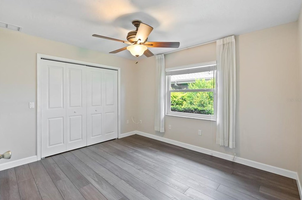 4759 Meadowview Cir, Sarasota FL 34233-1969 exterior