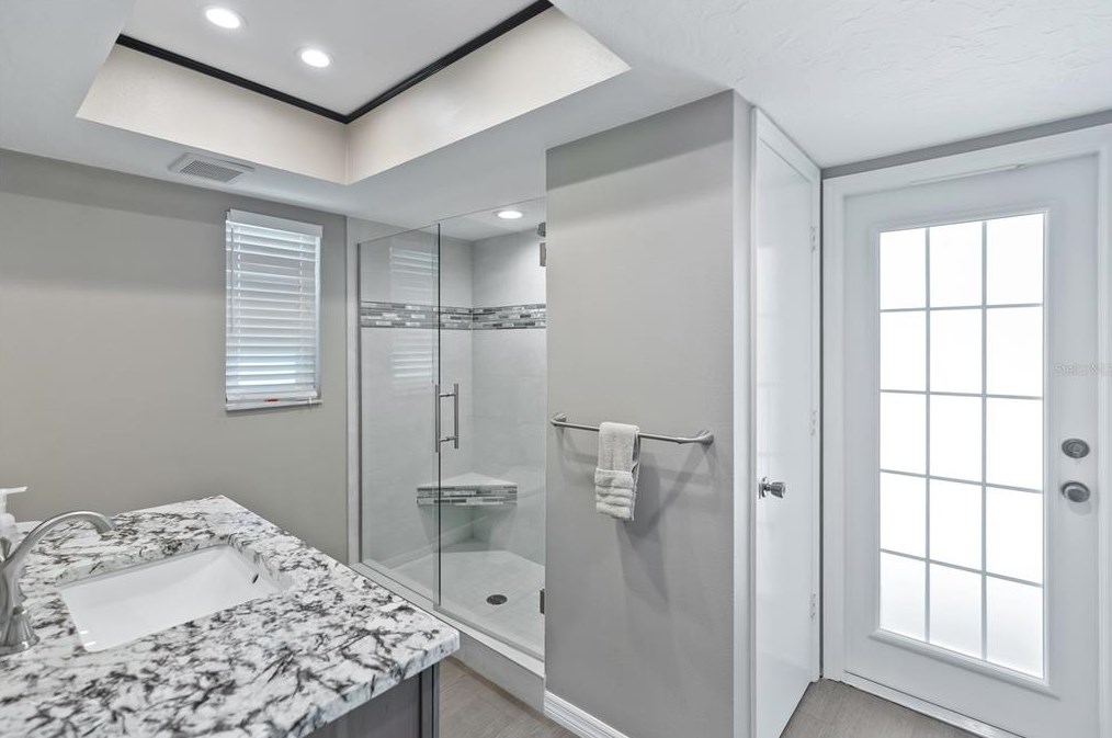 4759 Meadowview Cir, Sarasota FL 34233-1969 exterior