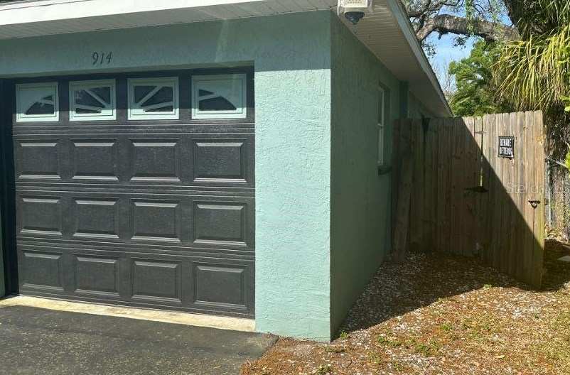 914 16th St W, Bradenton, FL 34205
