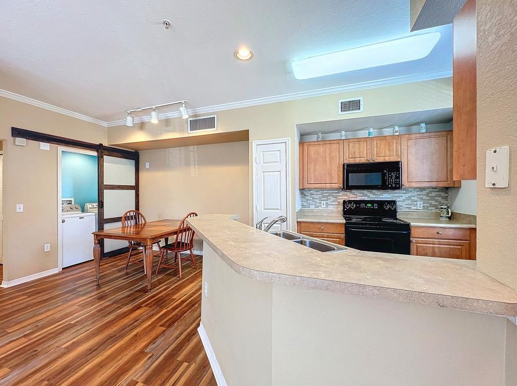 5500 Rosehill Rd, Sarasota, FL 34233-3006