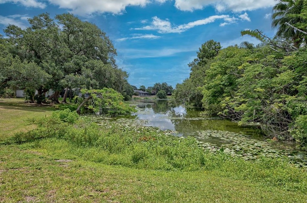 6438 Bikini Rd, Sarasota, FL 34241-5507