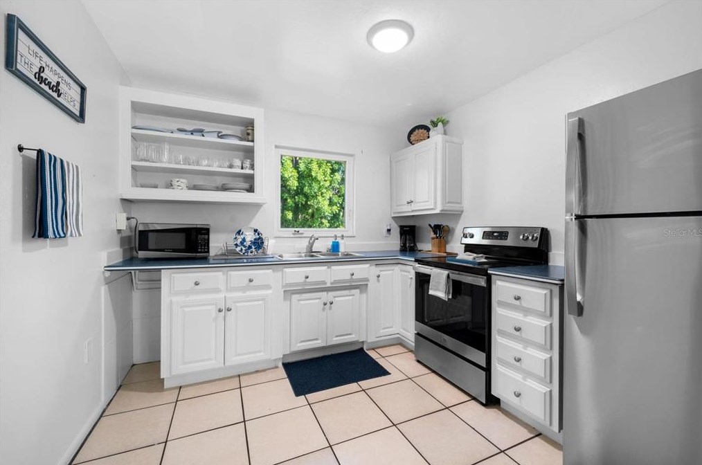 2043 Cass St, Sarasota FL  34231-7020 exterior