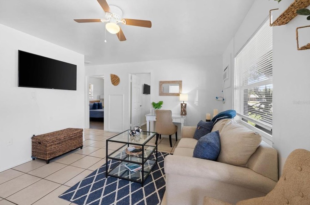 2043 Cass St, Sarasota FL  34231-7018 exterior