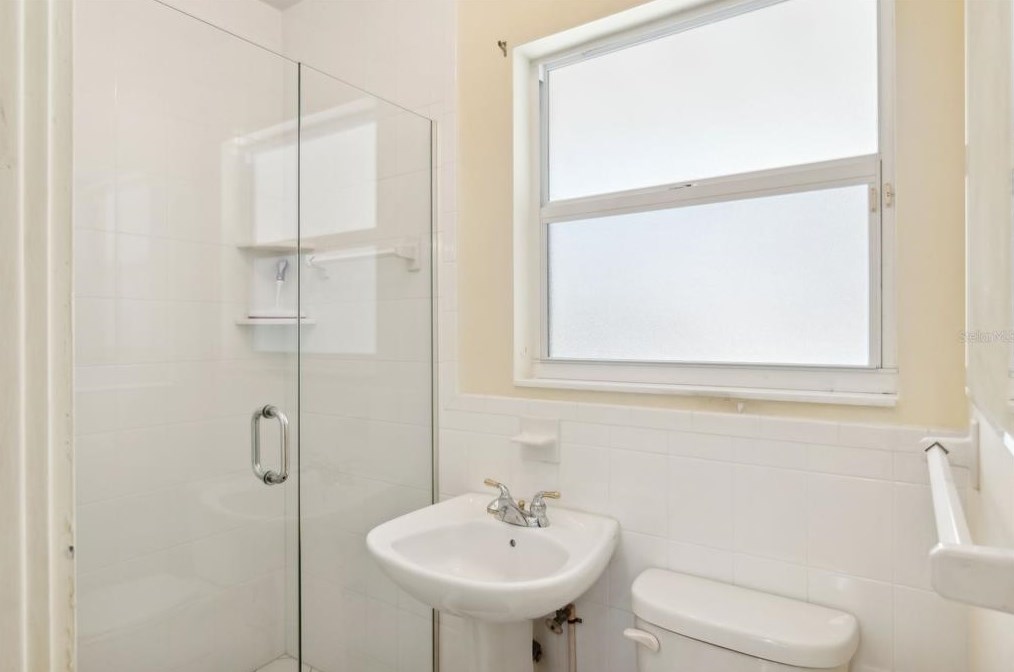 3300 Duncan Ave, Sarasota FL 34239-6605 exterior