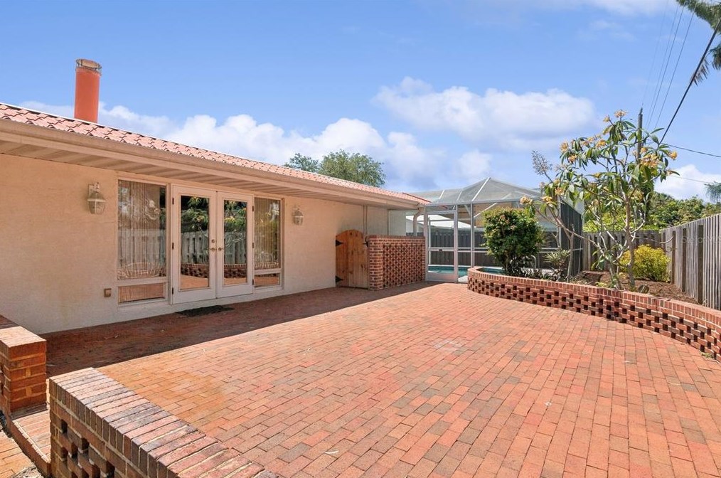 3300 Duncan Ave, Sarasota FL 34239-6605 exterior