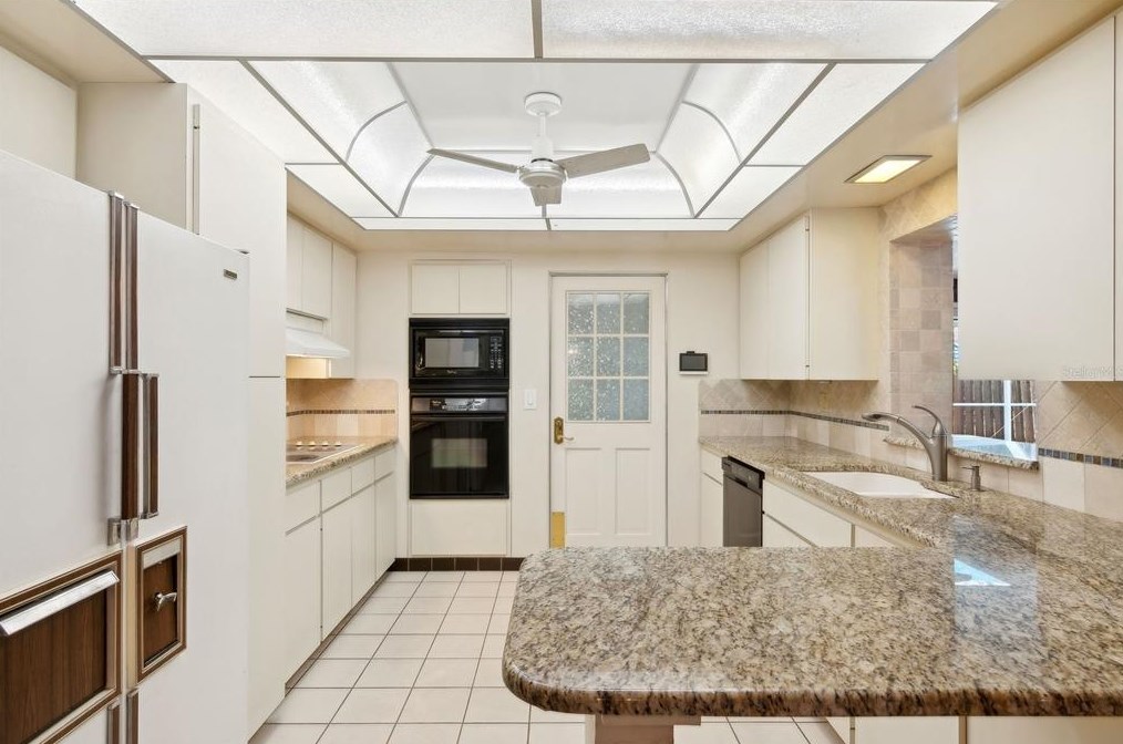 3300 Duncan Ave, Sarasota FL 34239-6605 exterior