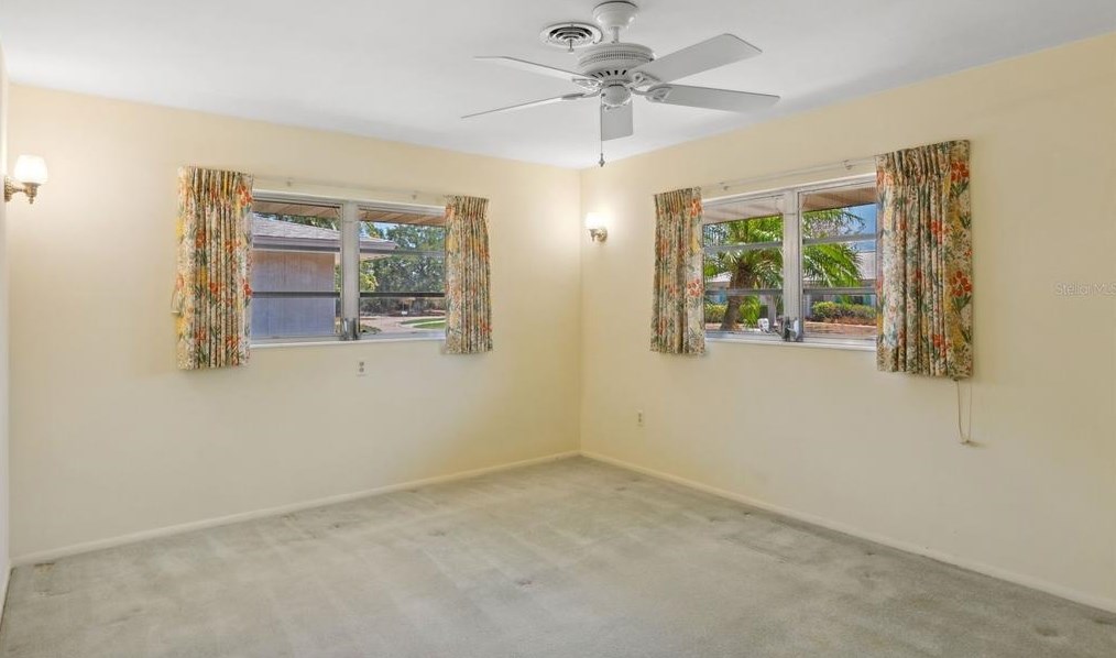 3300 Duncan Ave, Sarasota FL 34239-6605 exterior