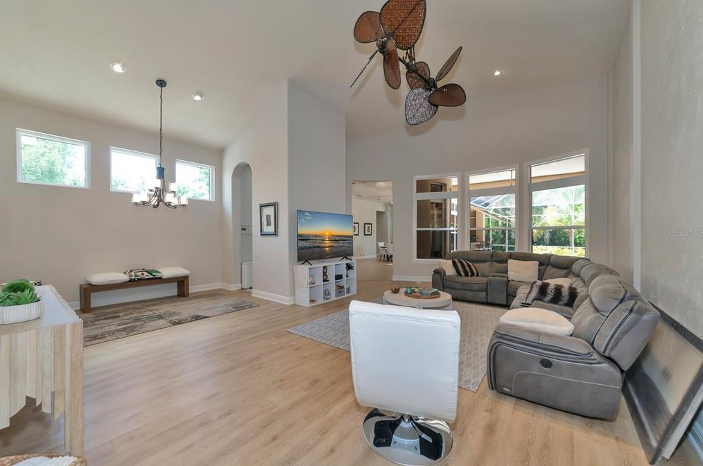 4782 Mainsail Dr, Bradenton FL  34208-9409 exterior