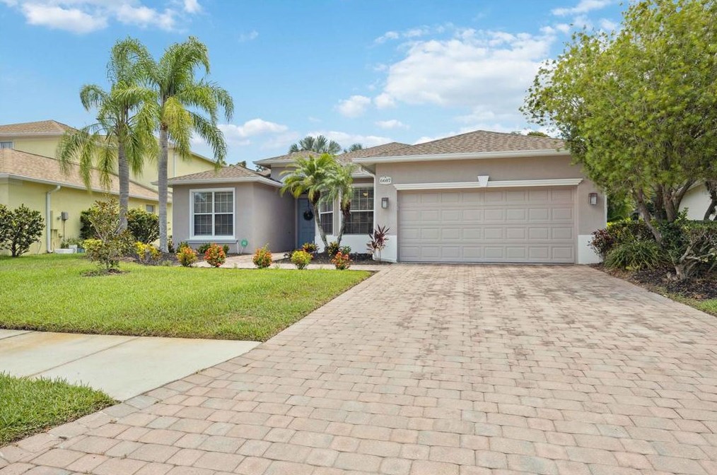 6607 37th St, Sarasota, FL 34243-7958