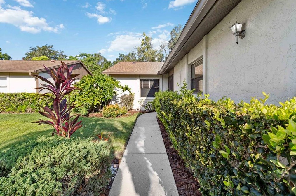 612 Oak Hill Cir #16, Sarasota, FL 34232