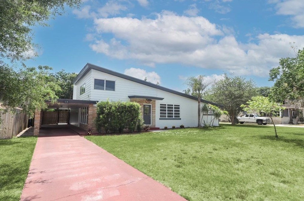 17 Washington Ave, Apopka FL  32703-7533 exterior