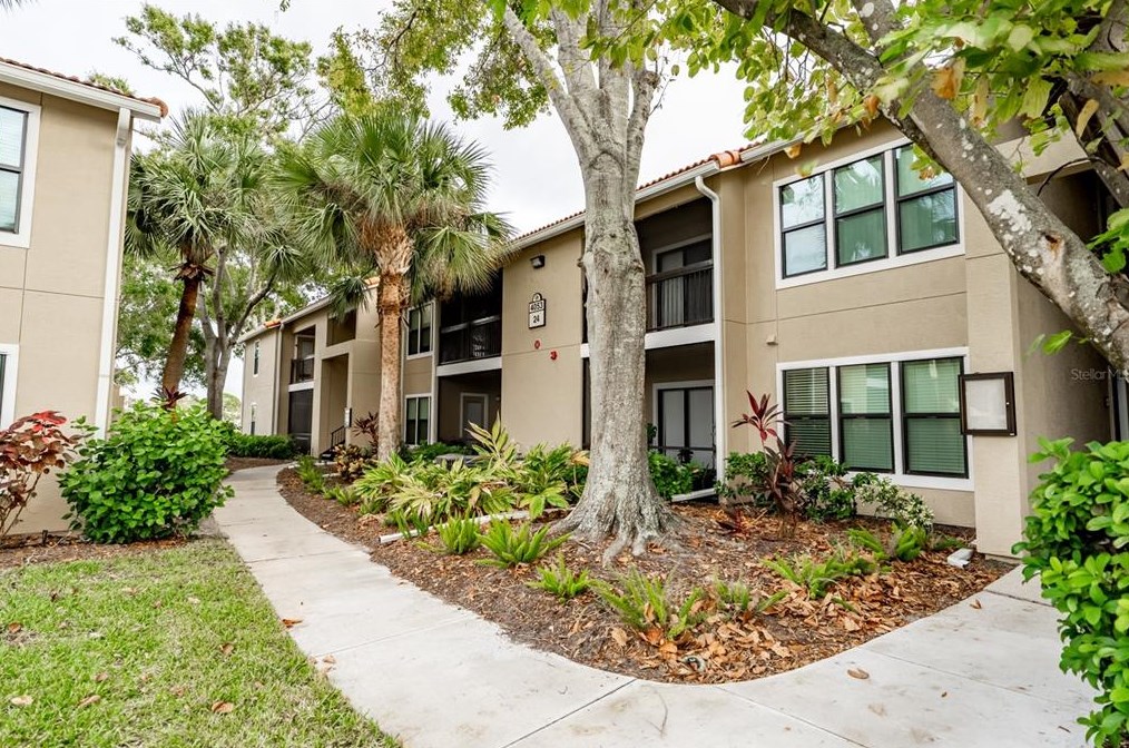 4053 Crockers Lake Blvd, Sarasota, FL 34238-5515