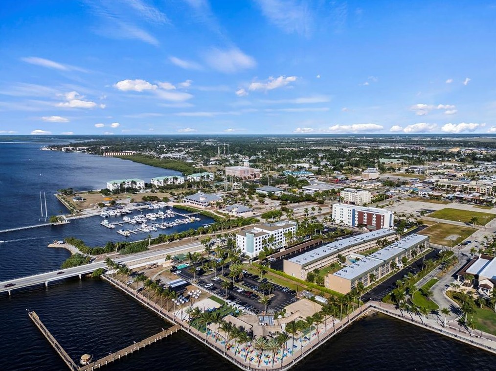 1626 Woodlawn Ave, Punta Gorda FL 33950-5757 exterior