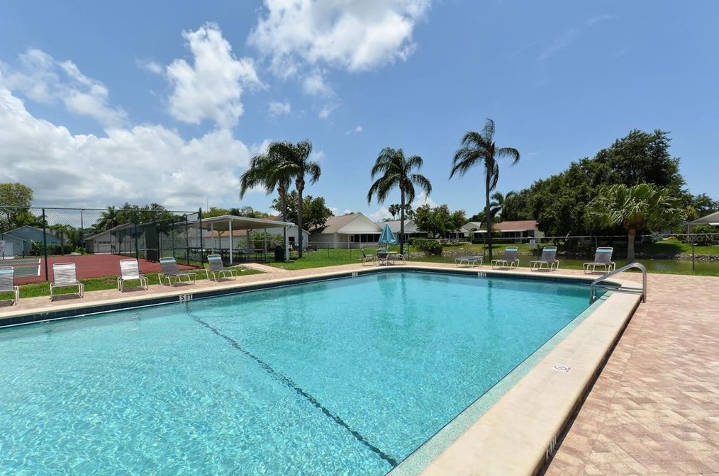 3947 37th Street Ct, Bradenton FL  34205-2303 exterior