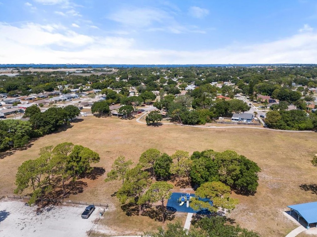 926 Plum Tree Ln, Sarasota FL  34243-1760 exterior