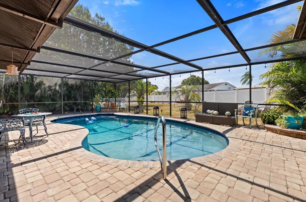 926 Plum Tree Ln, Sarasota, FL 34243-1744