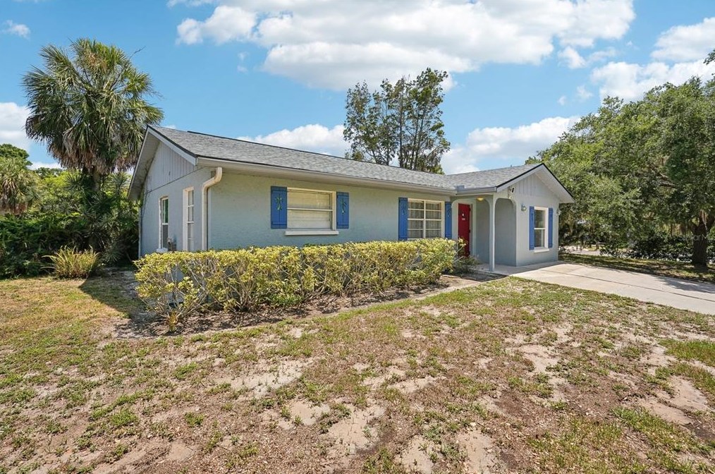 2452 Walker Cir, Sarasota, FL 34234-7448