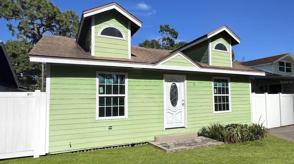 2404 53rd St, Saint Petersburg, FL 33707-5162