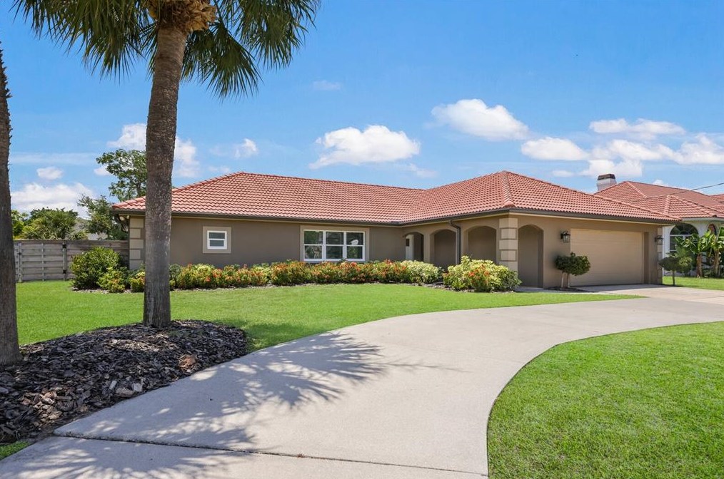 7761 Holiday Dr, Sarasota, FL 34231-5313