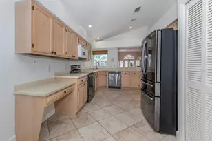 424 Cardiff Rd, Venice, FL 34293 - Photo 6